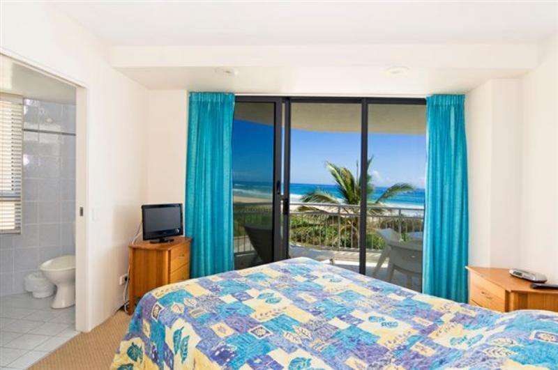 Oceanside Resort - Absolute Beachfront Apartments Gold Coast Exterior photo