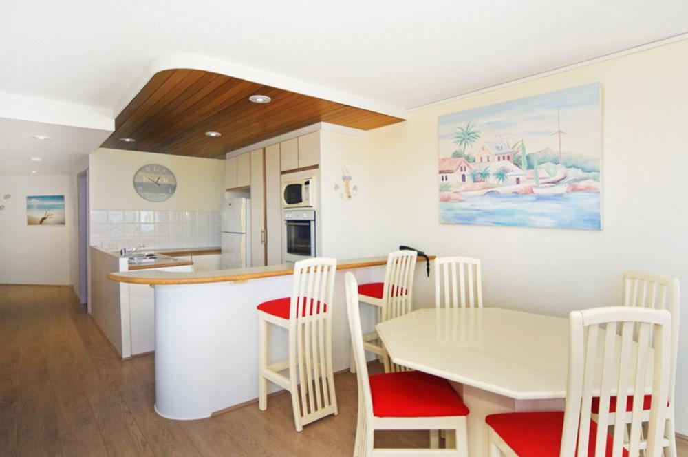 Oceanside Resort - Absolute Beachfront Apartments Gold Coast Exterior photo