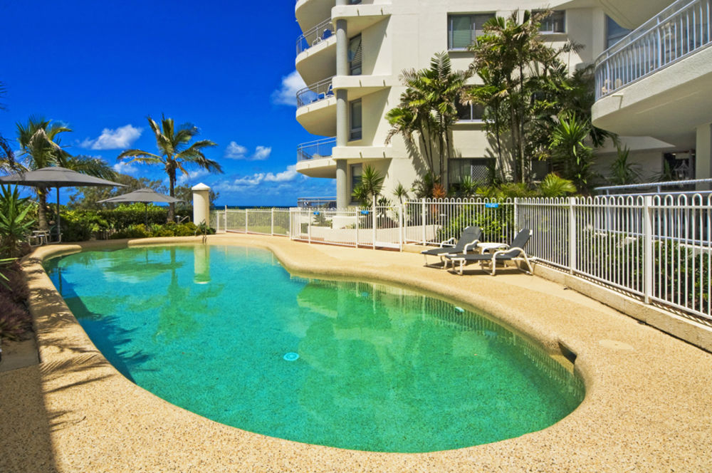 Oceanside Resort - Absolute Beachfront Apartments Gold Coast Exterior photo
